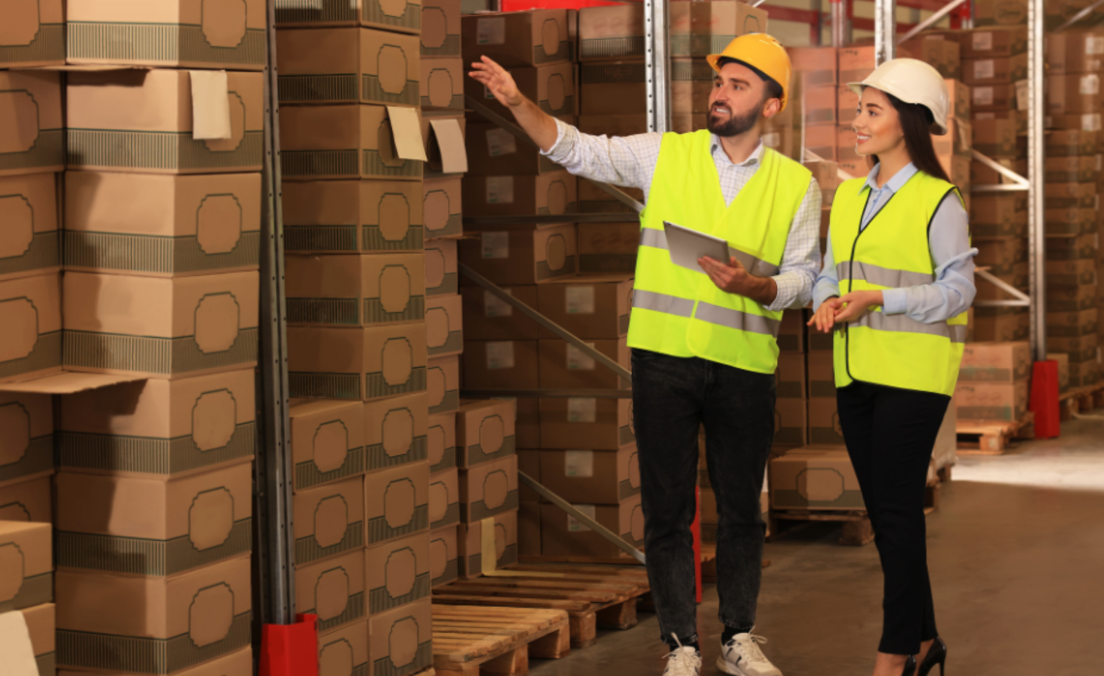 Warehouse team using real-time inventory management software