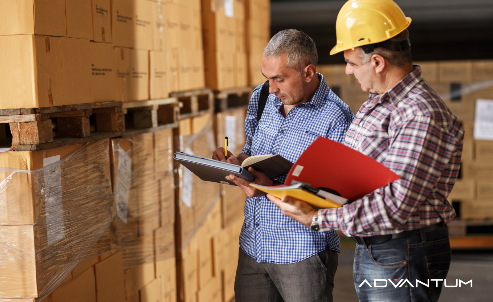 Bonded warehouse team using software to manage customs compliance and cargo records