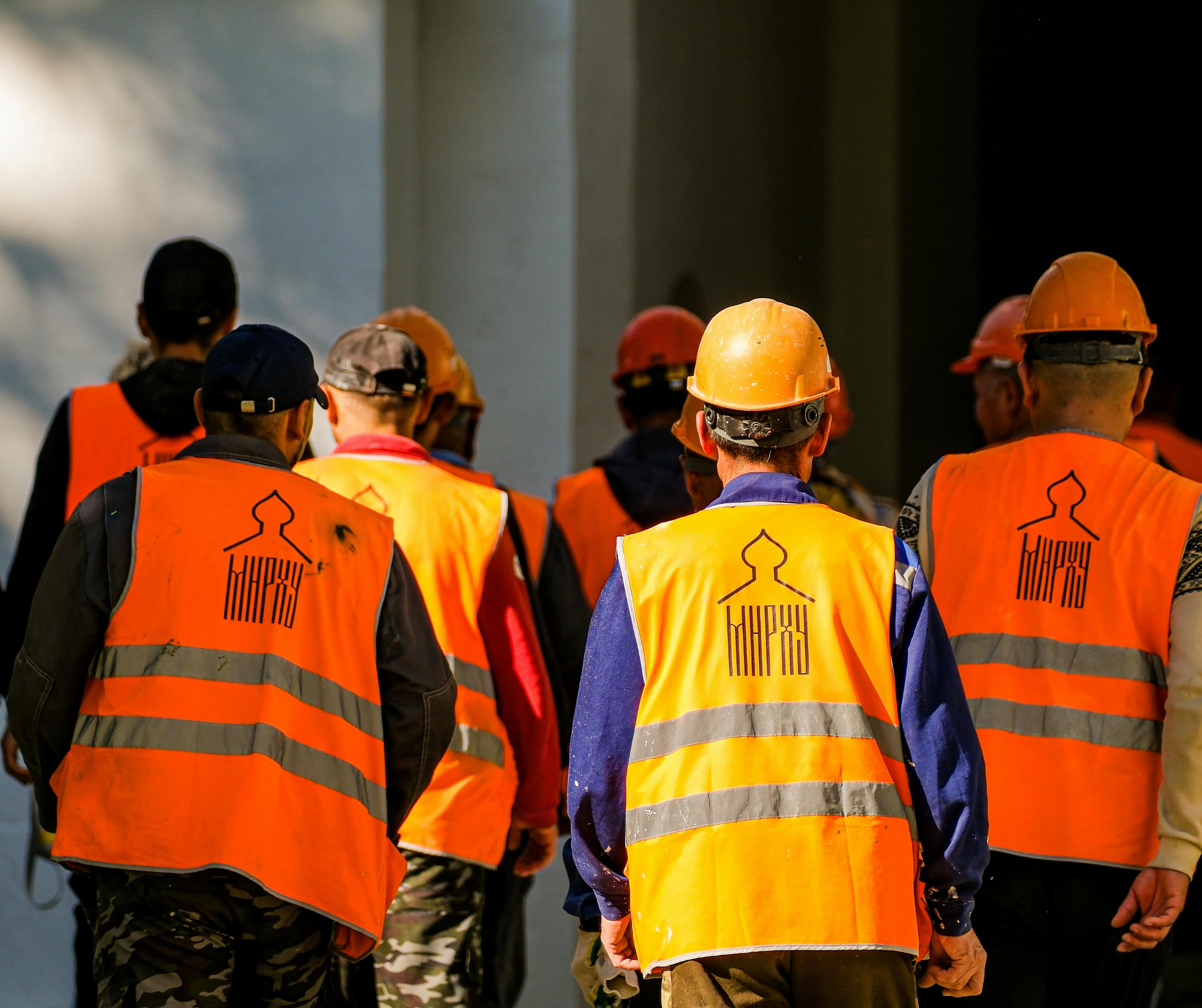 Logistics professionals collaborating through transparent workforce management